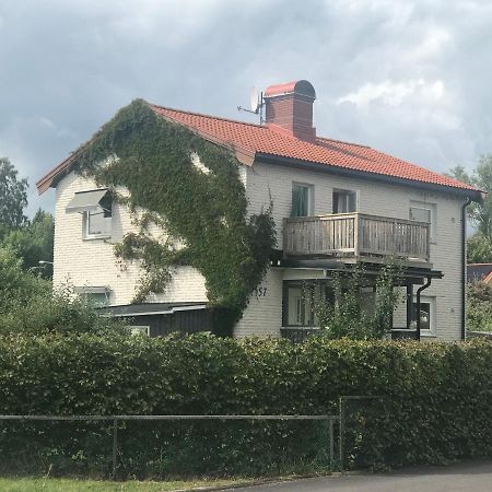 2 Rum Och Koek Pa Faerjestad Karlstad Exterior foto