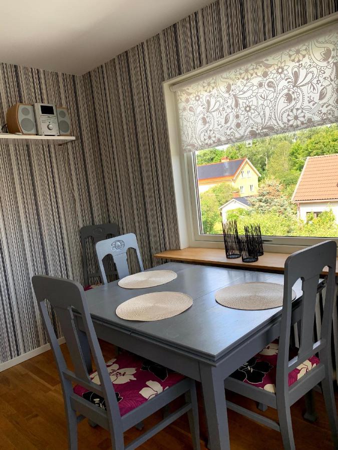 2 Rum Och Koek Pa Faerjestad Karlstad Exterior foto